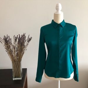 NWOT GUESS button down shirt, size XS